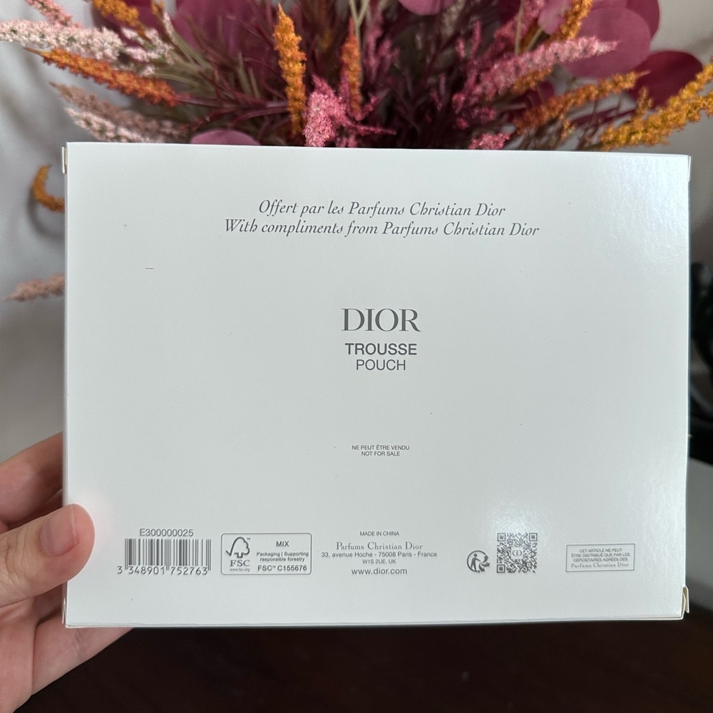 NIB Dior Red zip around small bag - Picture 6 of 13